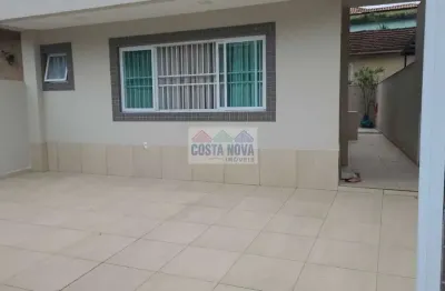 Casa à venda com 180m², 3 quartos sendo os 3 suítes, sala para 2 ambientes e 3 vagas em marapé
