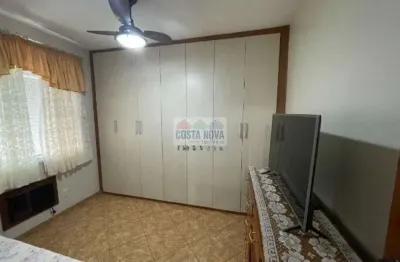 Apartamento com 3 quartos sendo 1 suíte, 3 banheiros, 1 vaga. com 131m² a uma quadra da praia