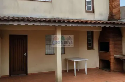 Sobrado de 210 m2 em  itanhaém com 03 dormitórios e edícula