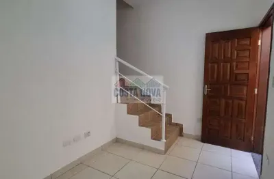 Casa assobradada  com 2 dormitórios e quintal privativo no bairro sitío do campo, praia grande