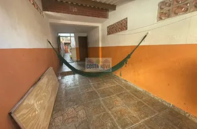 Casa térrea a 50m do mar no caiçara com churrasqueira