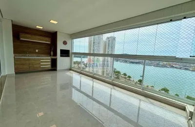 Reformado com 3 dormitórios com varanda gourmet e vista mar em todos os quartos na ponta da praia