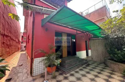 Sobrado amplo com 540m² e grande potencial no coração de santos