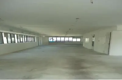 Conjunto comercial com  259,10 m2, 4 vagas de garagem.