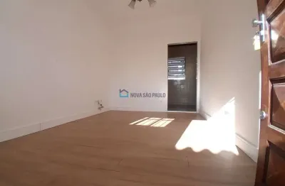 Casa com 2 quartos para alugar na Rua das Aningas, --, Vila Parque Jabaquara, São Paulo