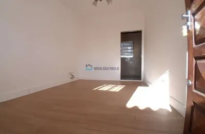 Casa com 2 quartos para alugar na Rua das Aningas, --, Vila Parque Jabaquara, São Paulo