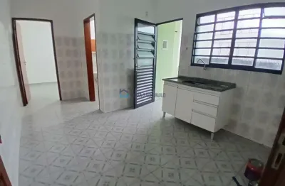 Casa assobradada residencial, com 50m² na região da cursino