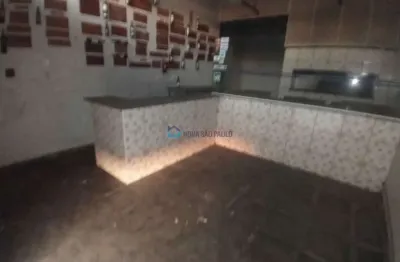 Salão comercial de 60m² com forno em excelente localização
