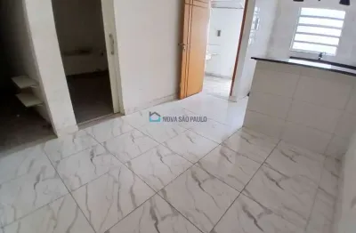 Casa com 2 quartos para alugar na Rua das Rolinhas, --, Vila do Encontro, São Paulo