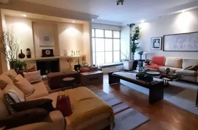 Casa com 4 dormitórios, 3 suítes e 4 vagas de estacionamento