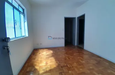 Casa com 2 quartos para alugar na Rua Guaripe, --, Vila do Bosque, São Paulo