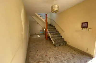 Sobrado comercial lado da estação de metrô praça da árvore.