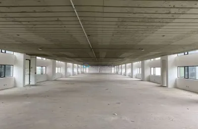 Andar comercial com 1385m², 16 vagas por andar, 6 elevadores sociais e 4 banheiros em cada andar
