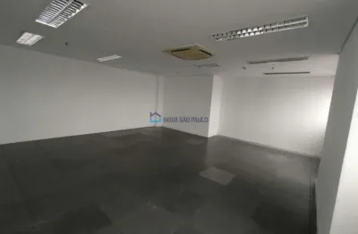 Sala comercial bem localizada em prédio novo disponível para locação na vila monte alegre.