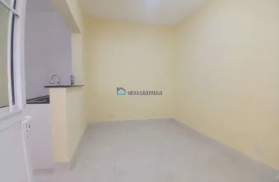 Casa com 1 quarto para alugar na Rua Vale de Amoreira, --, Jardim Miriam, São Paulo