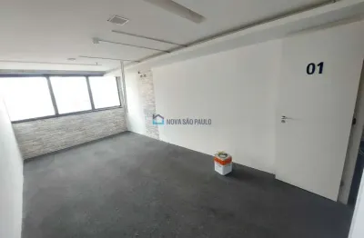 Sala comercial na praça da árvore, 114 m²com 04 banheiro e 02 vagas.
