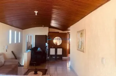 Sobrado com 03 dormitórios, sendo  01suite  e 02 vagas de garagem