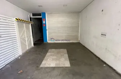 Prédio comercial de 350m² com 2 banheiros, cozinha, escritório e 3 grandes salas