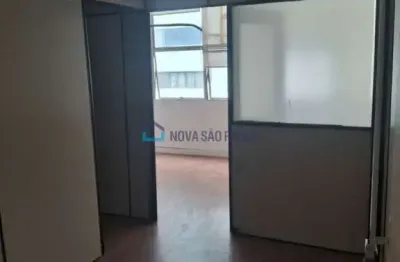 Local priveligiado, corredor comercial, pronto para ser utilizado