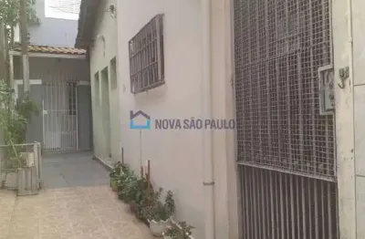 Casa de vila, perto ao bombeiros otima localização!!!