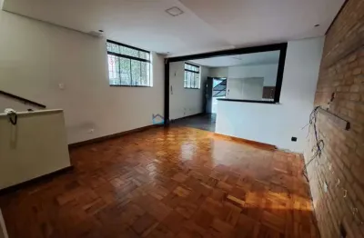 Ótima oportunidade para locação comercial com 03 salas e 04 banheiros.