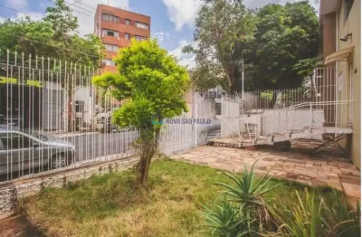 Casa com 3 quartos para alugar na Rua Forte de Itaipu, --, Mirandópolis, São Paulo