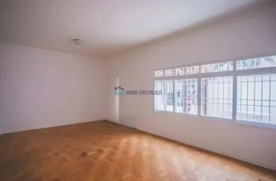 Casa com 3 quartos para alugar na Pç Guacunduva, --, Mirandópolis, São Paulo