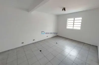 Conjunto comercial com 03 salas para locação, ótima localização, próximo ao metro saúde.