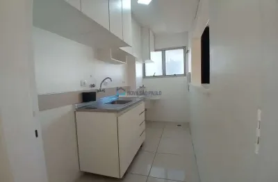 Apartamento na região de moema com 1 dormitório e 1 vaga de garagem.