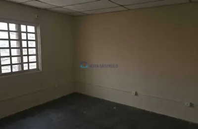 Casa com 2 quartos para alugar na Rua Dom Sebastião do Rego, --, Vila Gumercindo, São Paulo