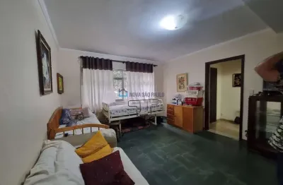 Casa assobradada com 300m², com 03 dormitórios, edícula,  churrasqueira e piscina