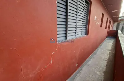 Casa funcional com entrada compartilhada ? aceita pet pequeno!