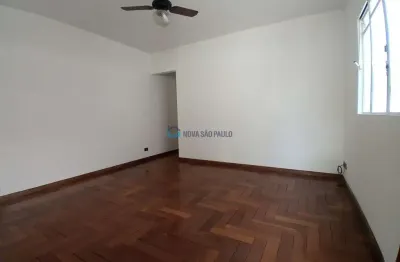 Casa com 2 quartos para alugar na Rua Correia Galvão, --, Jardim da Glória, São Paulo