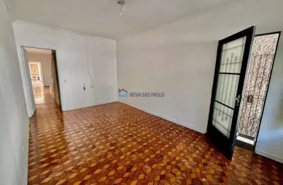 Sobrado para locação no jabaquara com 03 dormitórios e 02 vagas.