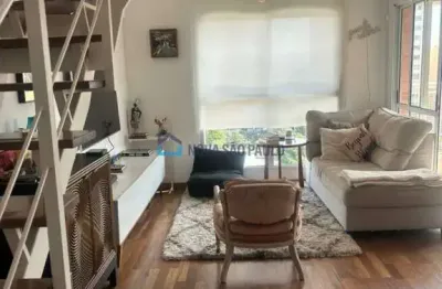 Moderno apartamento duplex localizado no bairro de pinheiros, em são paulo.
