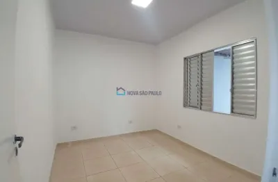 Casa com 2 quartos para alugar na Rua Fidelino de Figueiredo, --, Saúde, São Paulo