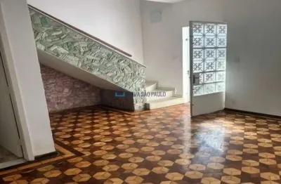 Sobrado no planalto paulista . 3 dormitórios . 3 banheiros . 1 vaga