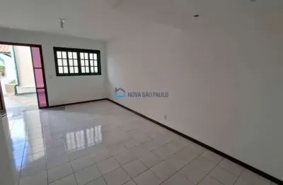 Casa em condomínio fechado com 2 quartos para alugar na Rua Timboré, --, Jardim Oriental, São Paulo