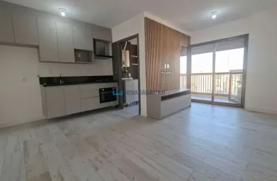 Apartamento com 02 dormitórios, sendo 01 suíte e 01 vaga na vila guarani