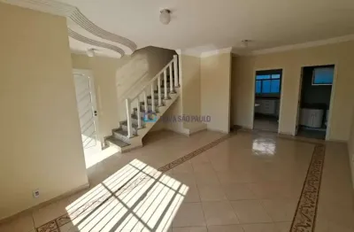 Casa de condomínio com 03 quartos, sendo 01 suíte e 02 vagas de garagem