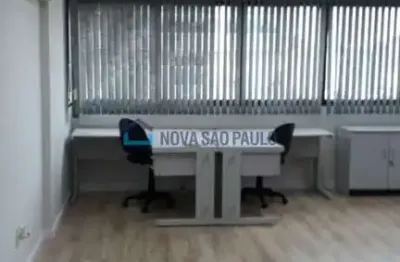 Sala comercial na praça da árvore, 56m² com 2 banheiros e 1 vaga.