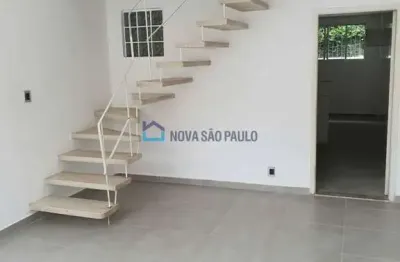 Casa com 2 quartos para alugar na Rua Adolfo Casais Monteiro, --, Vila Nova Caledônia, São Paulo
