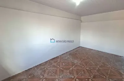 Casa térrea com 50 m² com valor acessível e fácil acesso à avenidas da região.