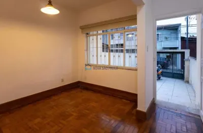 Sobrado para locação na saúde com 2 quartos e 01 vaga de garagem