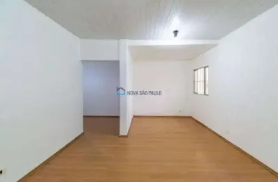 Casa para locação na vila guarani com 2 quartos e 01 vaga.