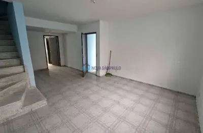 Casa para locação com 2 quartos e 03 vagas de garagem