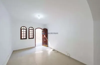 Casa térrea para locação na saúde 2 quartos e 01 vaga de garagem.
