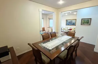 Espaçosa e arejada casa assobradada com 03 suítes e 03 vagas de garagem