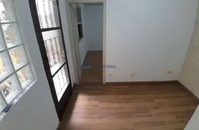 Excelente localização, casa térrea com 1 dormitório,sala,cozinha,area de serviço, e 1 vaga.