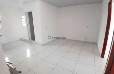 Casa com 2 quartos para alugar na Rua Roberto Victor Cordeiro, --, Vila Brasilina, São Paulo